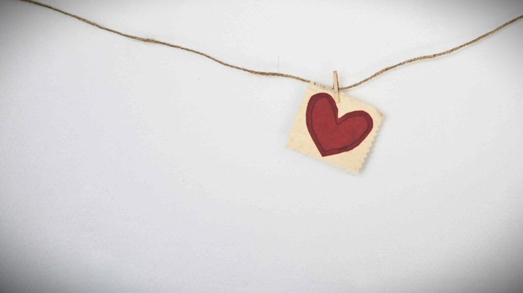 Heart-shaped hand decorations hanging on a thread, symbolising love and the celebration of Valentine’s Day.